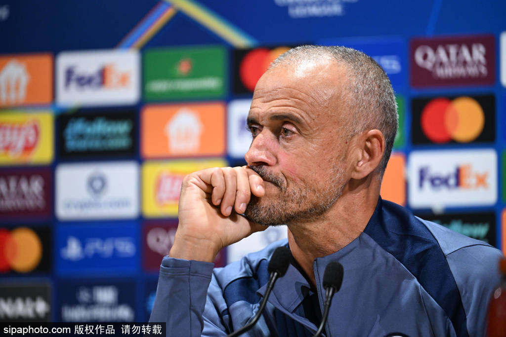 摩纳哥主帅许特尔下课：战术失误与更衣室管理的双重危机